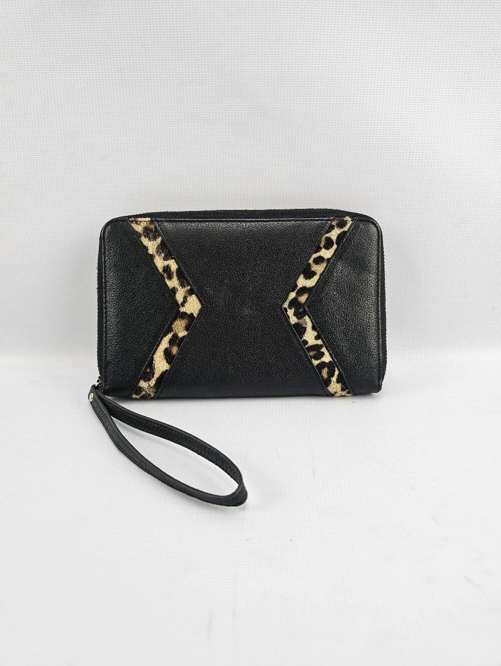 Silpada Zahara Zip Wallet / Wristlet Black Leather Leopard Print Pannel